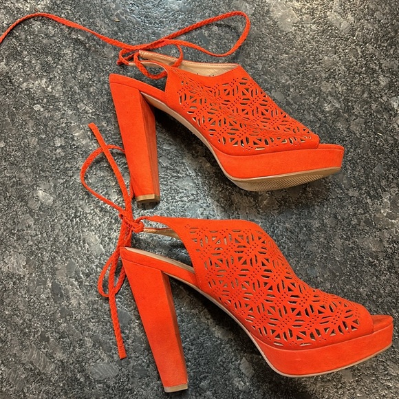 NWOT Aldo Laser Cut Faux Suede
Tie Back Platforms in Deep Tomato - Picture 4 of 6